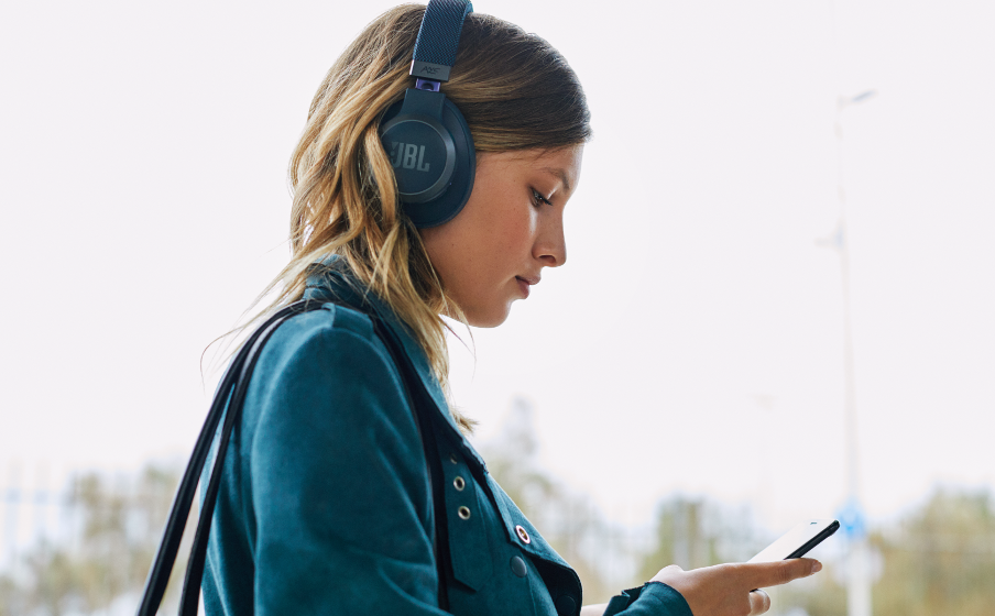 JBL Live 650BTNC Laissez votre assistant vocal vous aider. - Image
