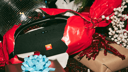 Best audio gifts for your loved ones this  holiday season: our 5 headphone tips